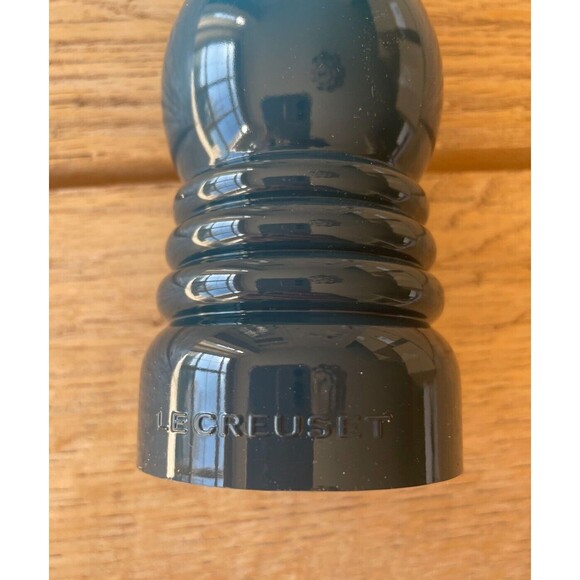 Le Creuset Acrylic Classic Manual Pepper Mill 8 in Deep Teal NEW - Picture 3 of 8